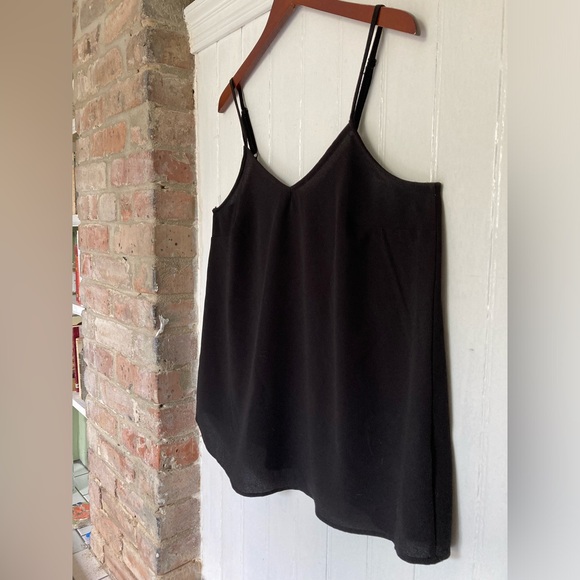 Torrid swing cami in black crepe, v-neck, adjustable straps, size 0. - Picture 2 of 8